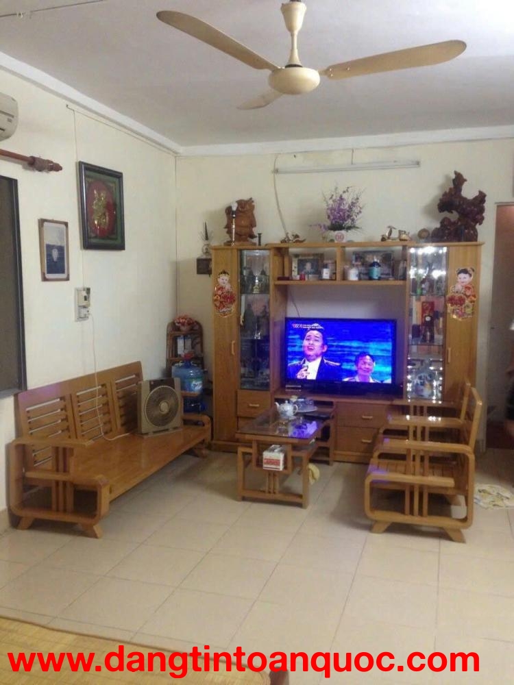 Cần cho thuê tập thể tầng 4+5 nhà B9 Kim Liên, 35m2 x 2 tầng, 2PN,  8 Triệu