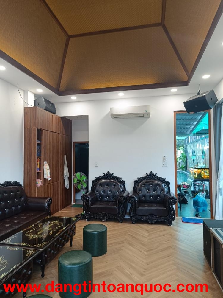 ĐẤT CÓ NHÀ CẤP 4 CỰC ĐẸP HỒ BƠI CÂY XANH
BIỆT THỰ VƯỜN CỰC ĐẸP - DT 1226M - 25 X 49M2
GIÁ BÁN CHỈ 37