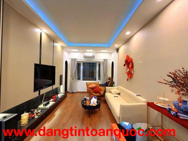 CỰC HIẾM VĂN CAO BA ĐÌNH 30M 5 TẦNG MẶT TIỀN 3,3M 7,5 TỶ