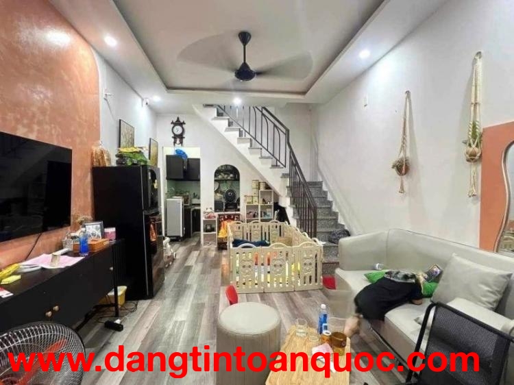 ♪  Gần Nguyễn Hoàng, 33m2, 2 tầng, 2PN 2WC, sổ hồng hoàn công, 2.x tỷ nhỏ