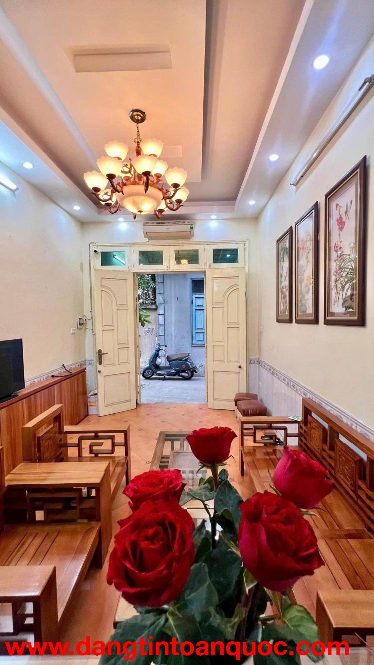 Bán Nhà Hoàng Mai 30m2. 4 tầng. mặt tiền 3.4m. giá 8.2 Tỷ Hoàng Mai Hà Nội