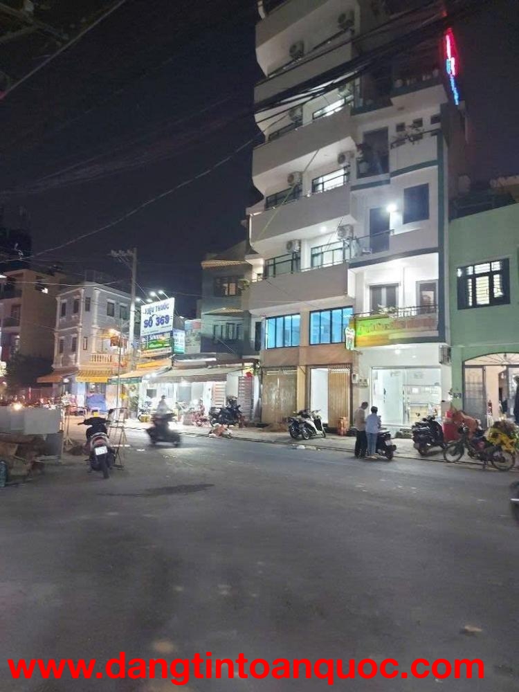 Nhà hiếm 2 tầng công năng đủ cho gia đình, Quận trung tâm tìm căn nhà này siêu hiếm.