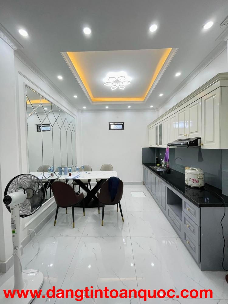 SIÊU PHẨM SÀI ĐỒNG - LÔ GÓC 2 MẶT THOÁNG - BƯỚC CHÂN RA KHU ẨM THỰC - 5.85 TỶ