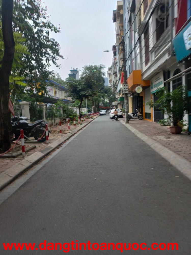 Cho thuê nhà phân lô phố Đỗ Quang giá 28 tr/tháng