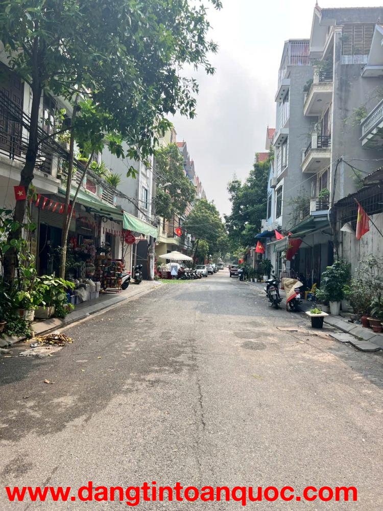 Bán nhà 2 mặt tiền đường Thanh Am - Đường 2 oto tải tránh nhau - View hồ thoáng mát