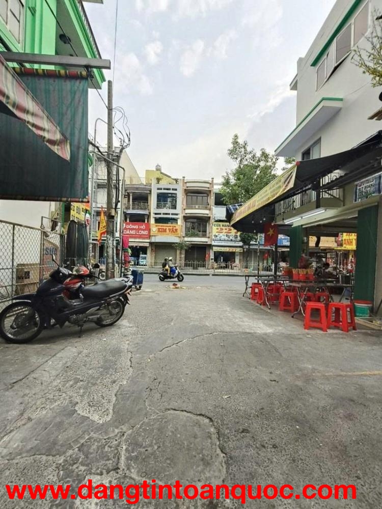 Bán nhà Mặt tiền Hẻm 10m Nguyễn Sơn - gần Văn Cao, 7x17m, Cấp 4- tiện xây, chỉ 13,9 tỷ.