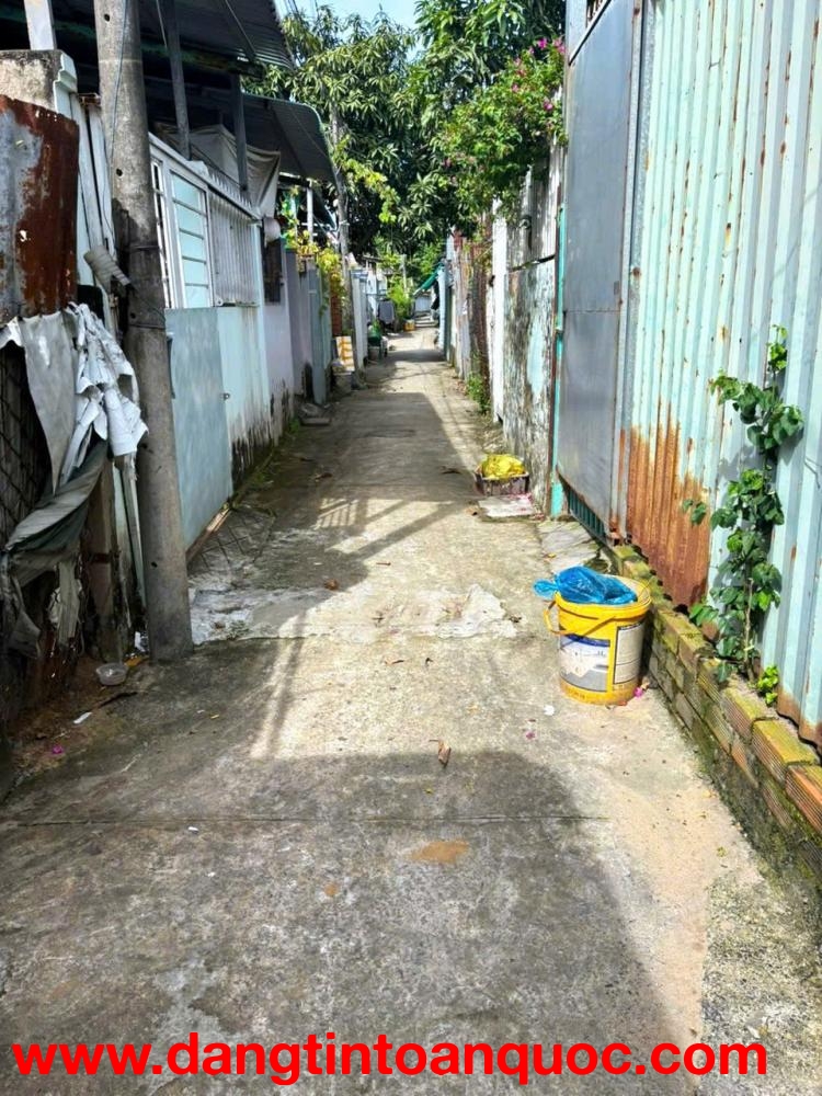 CẦN BÁN 148M2 ĐẤT THỔ CƯ VÀ NHÀ CẤP 4 HẺM XE BA GÁC