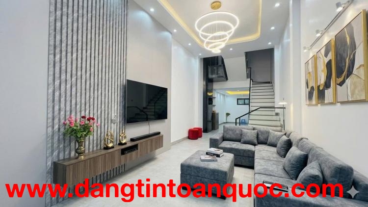 NHÀ ĐẸP Ở LUÔN PHỐ LẠC LONG QUÂN 58M 5T GIÁ 15 TỶ NGÕ THÔNG- NỘI THẤT XỊN XÒ- THANG MÁY CHẠY VÙ VÙ