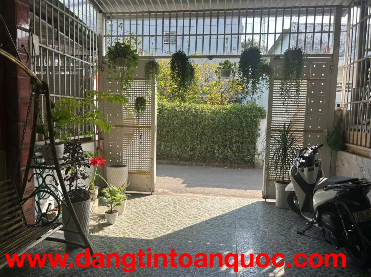 Bán nhà hẻm QL 1A ( giữa KCN sóng thần & Chợ đầu mối + kế KTX sinh viên )