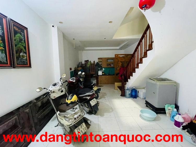 Bán Nhà  Chùa Bộc 40m2. 5 tầng. mặt tiền 3.7m. giá 13.2 Tỷ Đống Đa Hà Nội