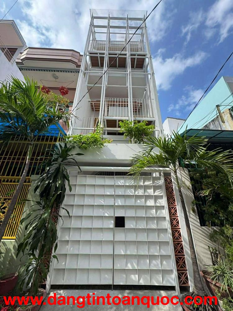 Nhà Mới 3 Tầng Sát Biển 100m – Ô Tô Tận Cửa – Full Nội Thất – 11 Tỷ