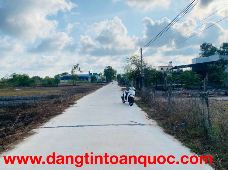 Bán 626m2 đất thổ cư Hẻm Nguyễn Thông, Tân Bình, LaGi giá ngộp gần biển