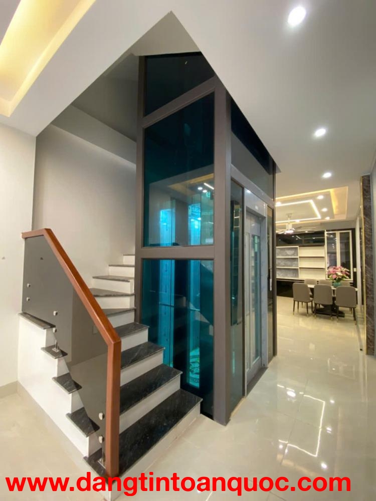 bán nhà 4 tầng cầu thang máy hiện đại nằm ngay mặt đường ngô thì nhậm