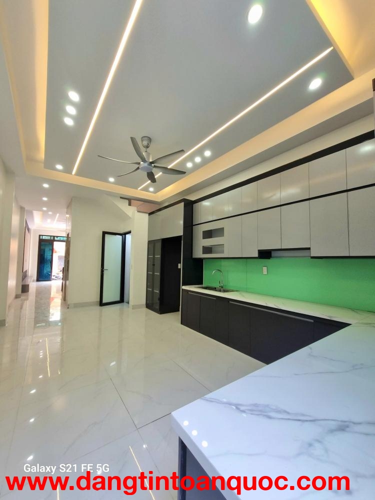 bán nhà 4 tầng thang máy hiện đại ngay trần lãm - gần chợ đậu và nguyễn tông quai đi vào