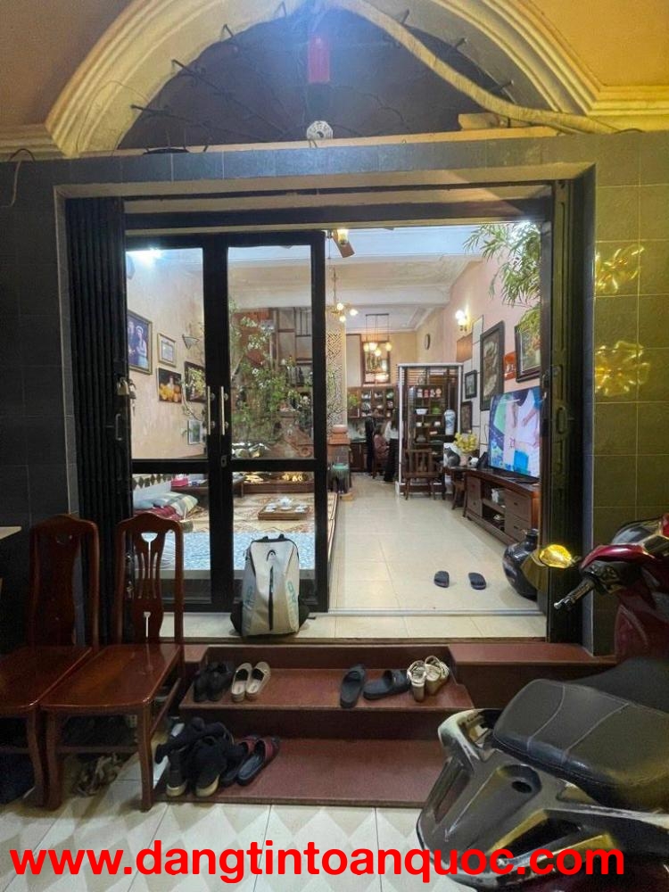 NHÀ ĐẸP PHỐ HOÀNG HOA THÁM 47M 5T GIÁ 14 TỶ NGÕ THÔNG NGAY GẦN ĐƯỜNG Ô TÔ