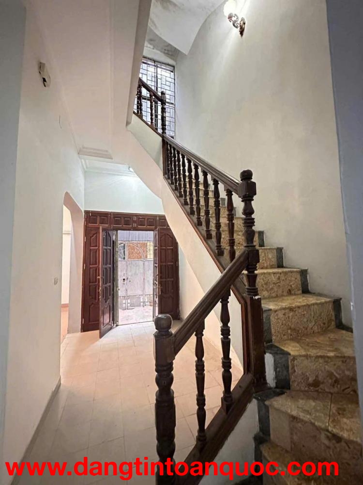 CHO THUÊ NGUYÊN CĂN ĐẶNG TIẾN ĐÔNG - 80M 3T, 3 NGỦ, 15TR 0903258273