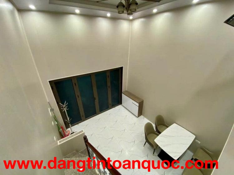 CHO THUÊ NGUYÊN CĂN KIM NGƯU, Ô TÔ ĐỖ CỬA, NỘI THẤT 33M 3,5T, 11TR 0903258273