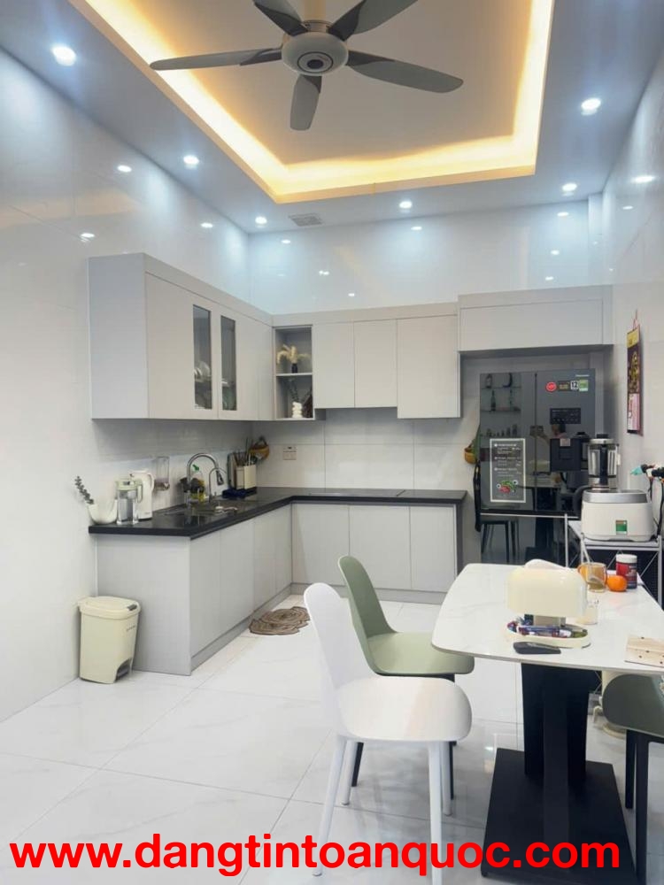 CẦN BÁN GẤP NHÀ MỚI XÂY Tại  khu phía tây đường lý nhân tông ,Ninh Phong ,Ninh Bình