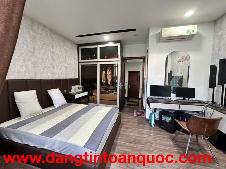 Nhà đẹp hiếm Huỳnh Thiện Lộc, Tân Phú, hẻm 8m thông tứ tung, ở sướng – kinh doanh tốt, nhỉnh 11 tỷ