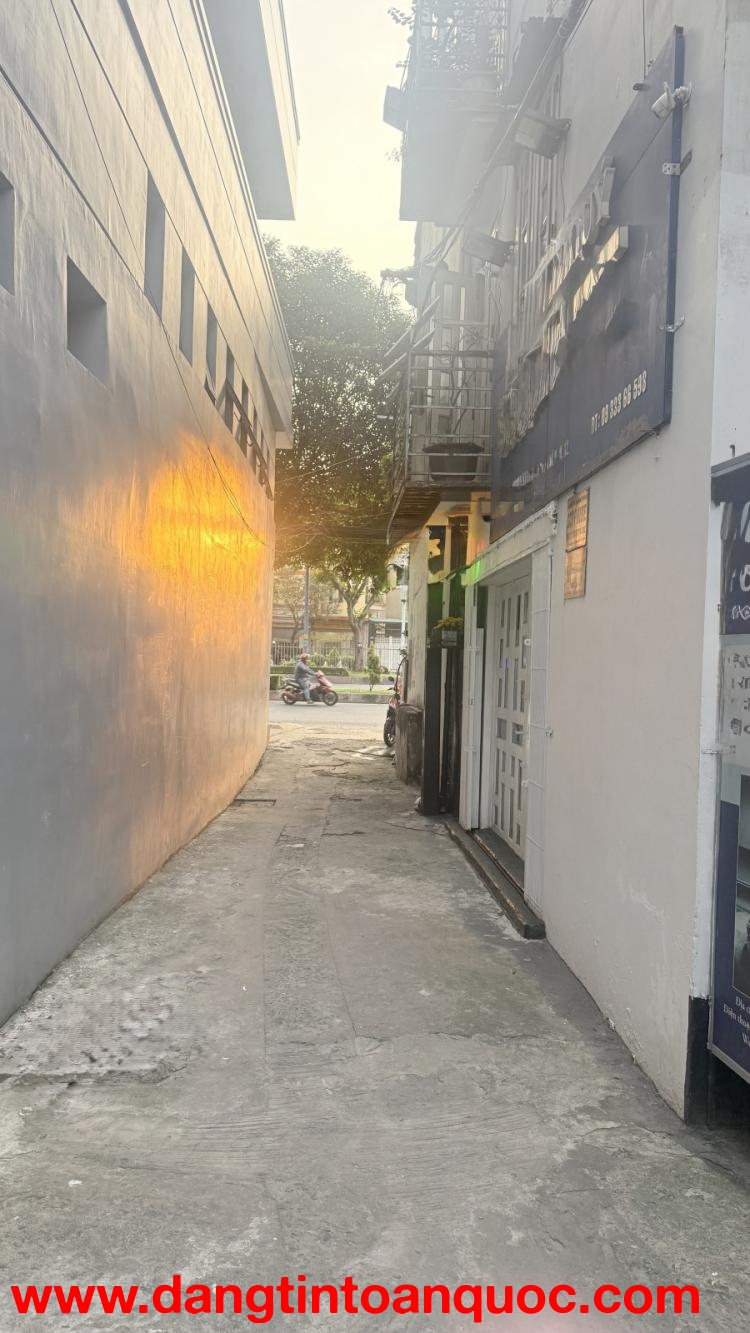 Nhà Chính chủ lâu năm chưa qua đầu tư, chỉ 2.3 tỷ.
Gần Mặt tiền Trường Chinh-Đông Hưng Thuận Quận 12