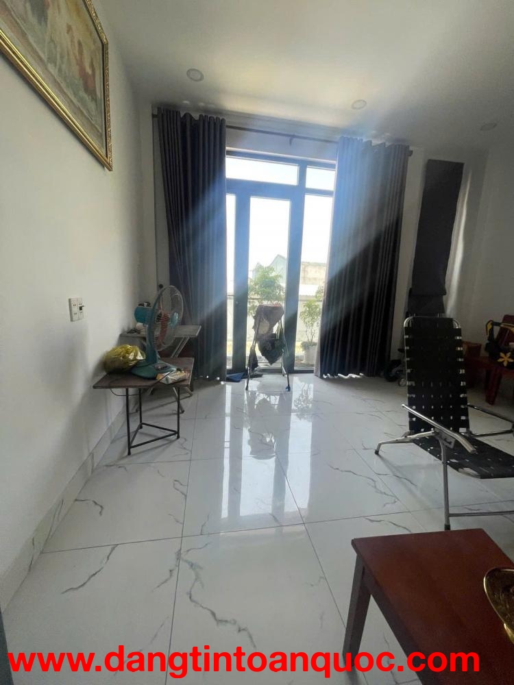 Bán nhà 3 tầng Tân Tạo, Bình Tân, 5.8 tỷ - Sổ hồng, 4PN, 4WC, hẻm xe hơi, 52m2, nhà đẹp ở ngay, liên