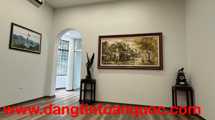 Chính chủ cho thuê căn hộ S80m2 Tầng 2 biệt thự cổ  (mặt đường) số nhà 149 Bà Triệu, P. Hai Bà Trưng