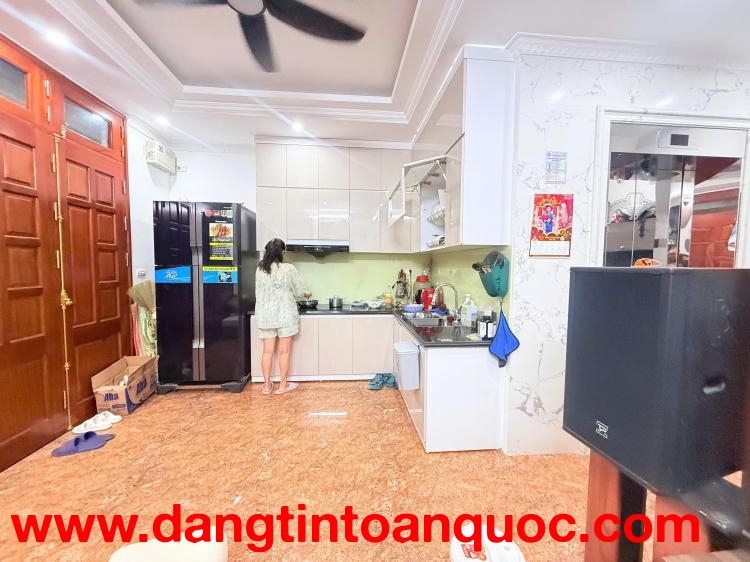 Bán Nhà Phan Kế Bính 33m2.  5 tầng. mặt tiền 5.5m. Giá 10.5 tỷ Ba Đình Hà Nội