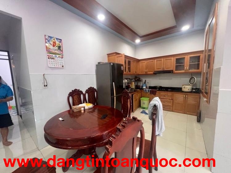 NHÀ HẺM OTÔ NGAY CHỢ GẤU TRỊNH THỊ ĐỐI VỚI LÊ VĂN KHƯƠNG  - NGANG KHỦNG 5.7M X17M - DTCN94M2- GIÁ 5 