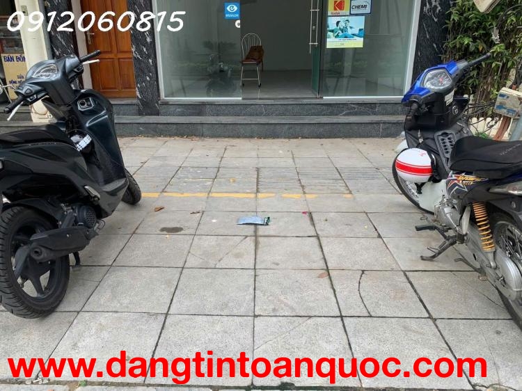 NGUYỄN DU TỌA ĐỘ 'ĐỊA LINH' CHO SHOWROOM ĐỒNG HỒ CAO CẤP