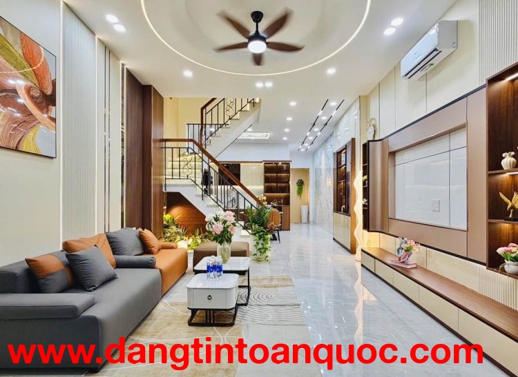 NHÀ ĐẸP - 70M2 - 3 TẦNG LẦU, SÂN THƯỢNG CỰC CHILL - NGAY EMART - VÀI BƯỚC RA MẶT TIỀN - TẶNG FULL NỘ