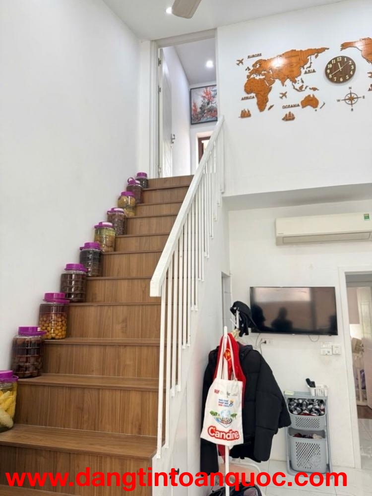 Bán nhà Thượng Thanh-Sát phố- Ô tô tránh- 35m 5 tầng nhỉnh 7 tỷ(TL)