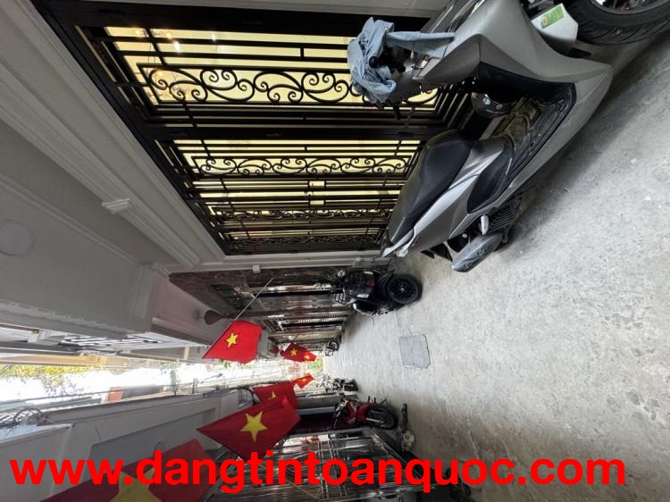 Bán nhà Lý Sơn, Ngọc Thuỵ 42m x 4T vuông đẹp, 2 mặt ngõ giá hơn 8 tỷ