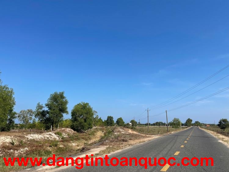 Bán 10m x 62m đất mặt tiền Lê Quang Định - LaGi giá ngộp 300 triệu/m ngang