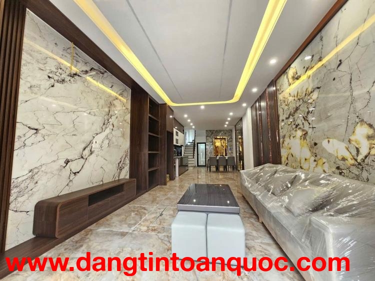 NHÀ ĐẸP – GIÁ TỐT CẦN BÁN NHANH CĂN NHÀ 6 tầng có thang máy ngay trung tâm phường Long Biên, HN