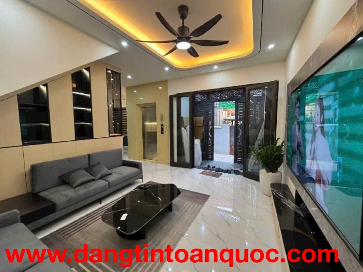 Cần bán ???? Trung tâm Long Biên ,Nguyễn Văn Cừ  ,nhà mới đẹp ở ngay 
+ 60m² thang máy xịn , full nộ