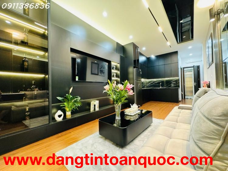 ????Siêu phẩm Nguyễn Văn Huyên 40m 6T Thang máy Full nội thất mới Ngõ 4M hơn 15 tỷ