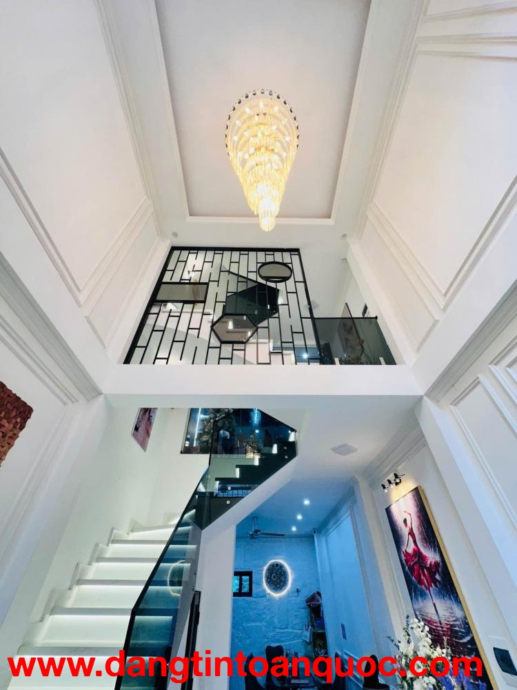 Ô TÔ ĐỖ CỬA - MẶT NGÕ THÔNG KINH DOANH - 2 MẶT THOÁNG - GẦN PHỐ - TẶNG FULL NỘI THẤT NHƯ HÌNH - SỔ V