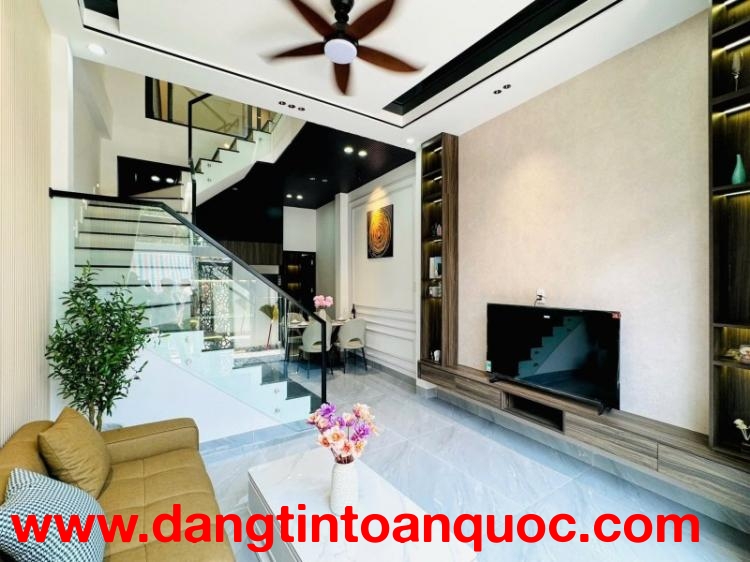 # K gần MT Phạm Văn Nghị 63m2, 3 mê đúc mới tinh, 3PN khép kín, 5.x tỷ