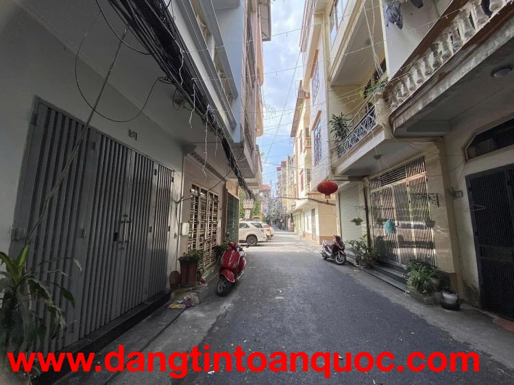 CHO THUÊ NGUYÊN CĂN KHƯƠNG TRUNG, Ô TÔ ĐỖ CỬA, ĐỦ ĐỒ CƠ BẢN, 42M 3T 12TR 0903258273