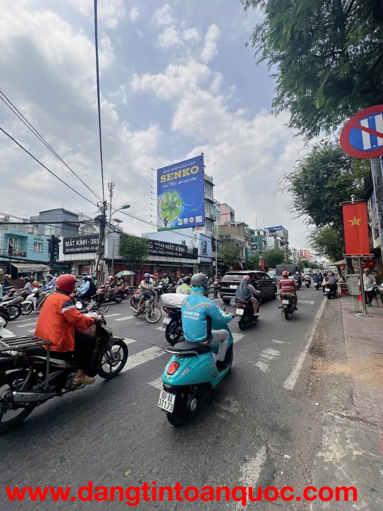 MẶT TIỀN TRẦN NGUYÊN HÃN QUẬN 8 – SÁT QUẬN 5 – VỈA HÈ RỘNG KINH DOANH ĐỈNH