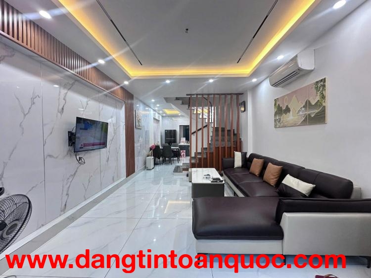 BÁN NHÀ THẠCH BÀN - RA CỔ LINH CHỈ 30M – 5 TẦNG – NHỈNH 6 TỶ