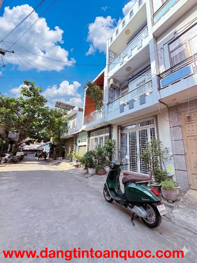 Bán nhà hẻm xe hơi Bờ Bao Tân Thắng Tân Phú, 64m² (4x16), 3 tầng, 4PN, gần Aeon Mall chỉ 8.6 tỷ.