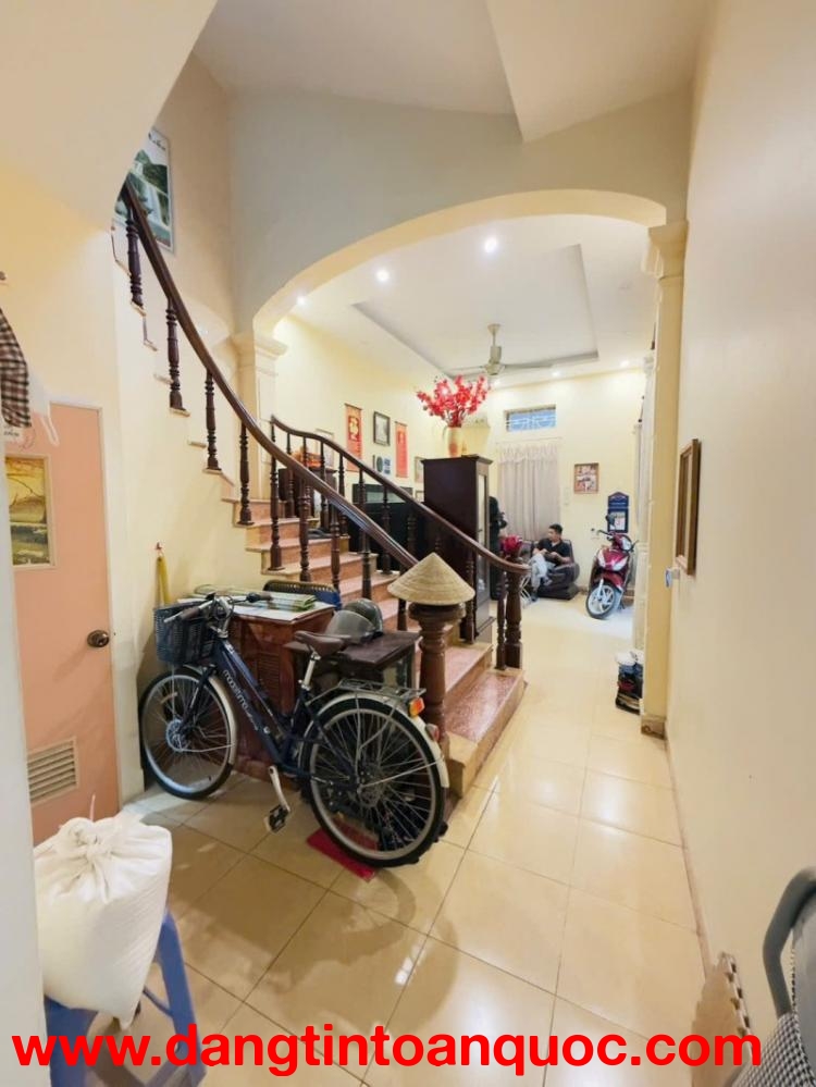 CHÍNH CHỦ BÁN NHÀ NGỌC THỤY – LONG BIÊN  MẶT TIỀN 11M HIẾM  45m² x 3 TẦNG