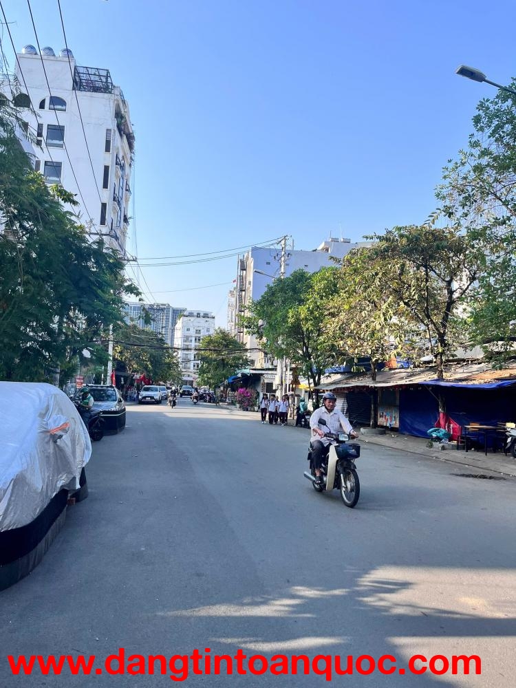 NHÀ QUẬN 7 – 5 PHÒNG NGỦ – XE HƠI 8M – CHỈ 9,5 TỶ (HIẾM)