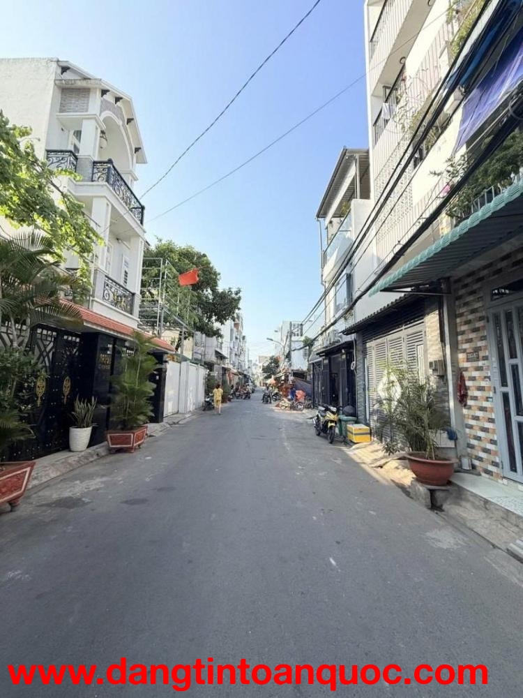 Bán nhà Hẻm 8m Lê Văn Quới - gần ngã tư Hòa Bình, 8x10,5m 2 Tầng  cũ, tiện xây, 8,5 tỷ.