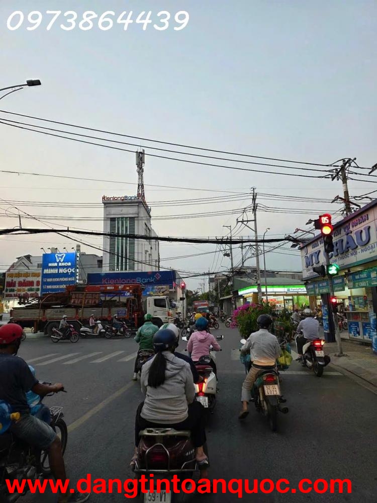 Chủ giảm mạnh 350 triệu giá mới 3,95 Tỷ 

  NHÀ ĐẸP HOÀN CÔNG – 3 TẦNG – HẺM XE HƠI – DỌN VÀO Ở NGAY