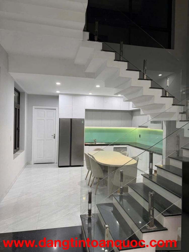 Bán nhà MT Cách Mạng Tháng 8 240m2 ngang 6.9m dòng tiền 50tr giá 21.9 tỷ