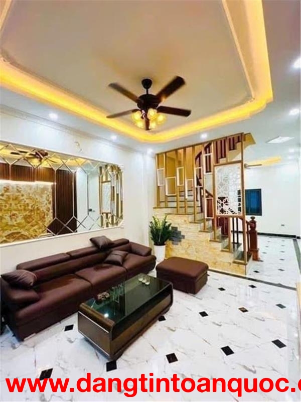 Pháo Đài Láng – Nhà đẹp 5 tầng, 45m², MT 4m, ngõ rộng, ô tô cách 40m. Giá: 11.9 tỷ