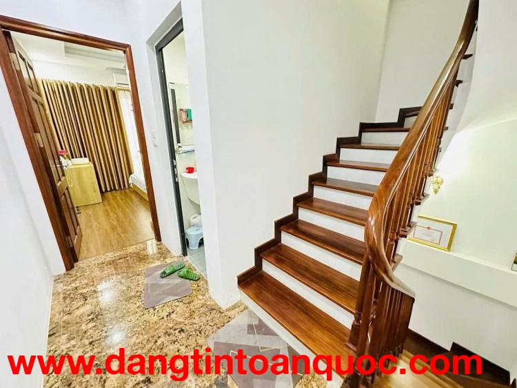 Hiếm. Bán nhà vị trí đắc địa đường Cổ Linh - Long Biên - HN