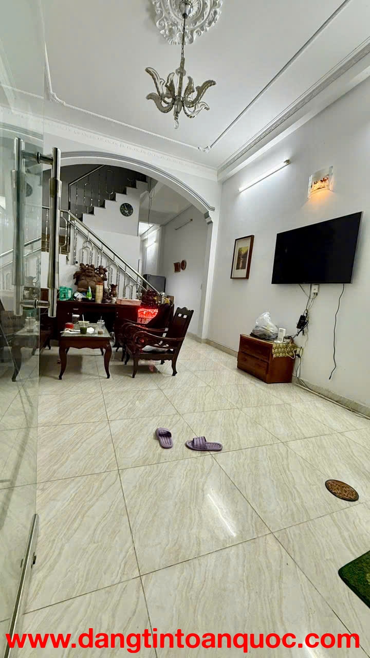 Nhà 3 lầu MT nội bộ Cao Lỗ P4Q8 (sổ vuông vức), Giá : 10.8 Tỷ (TL)